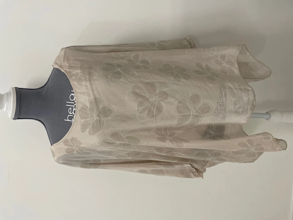 Flowy Floral Top 3 Flowy Floral Top - Image 3